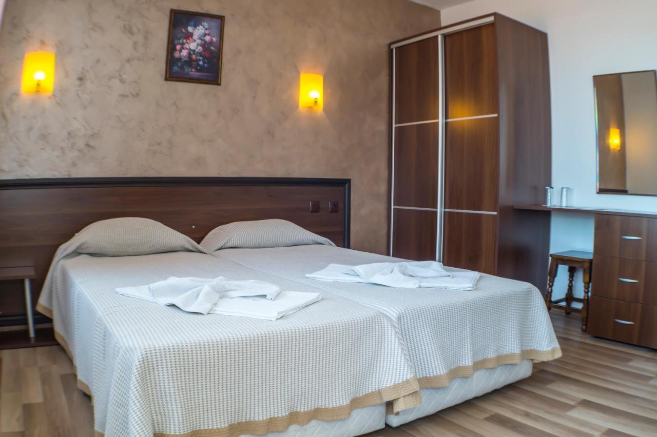 Chrystal Guest House Obzor Buitenkant foto