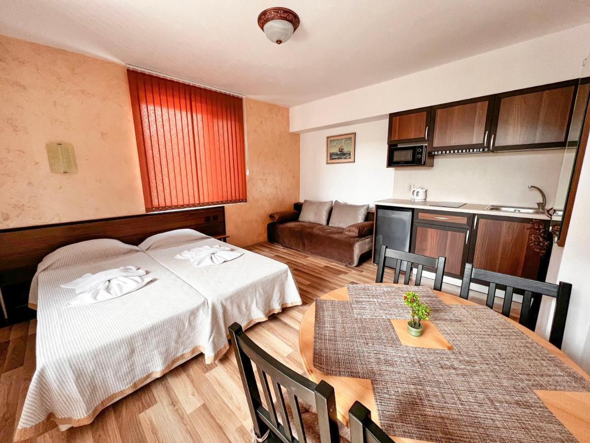 Chrystal Guest House Obzor Buitenkant foto
