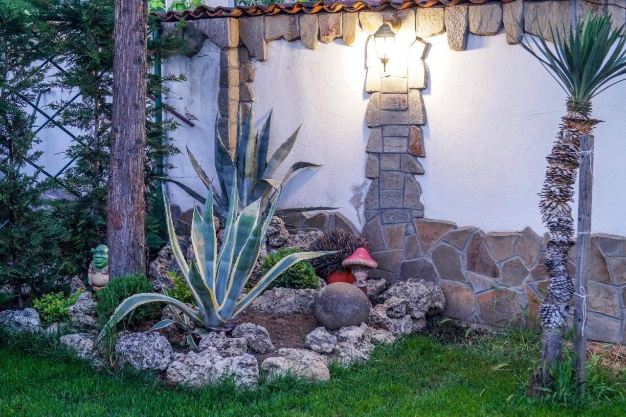 Chrystal Guest House Obzor Buitenkant foto