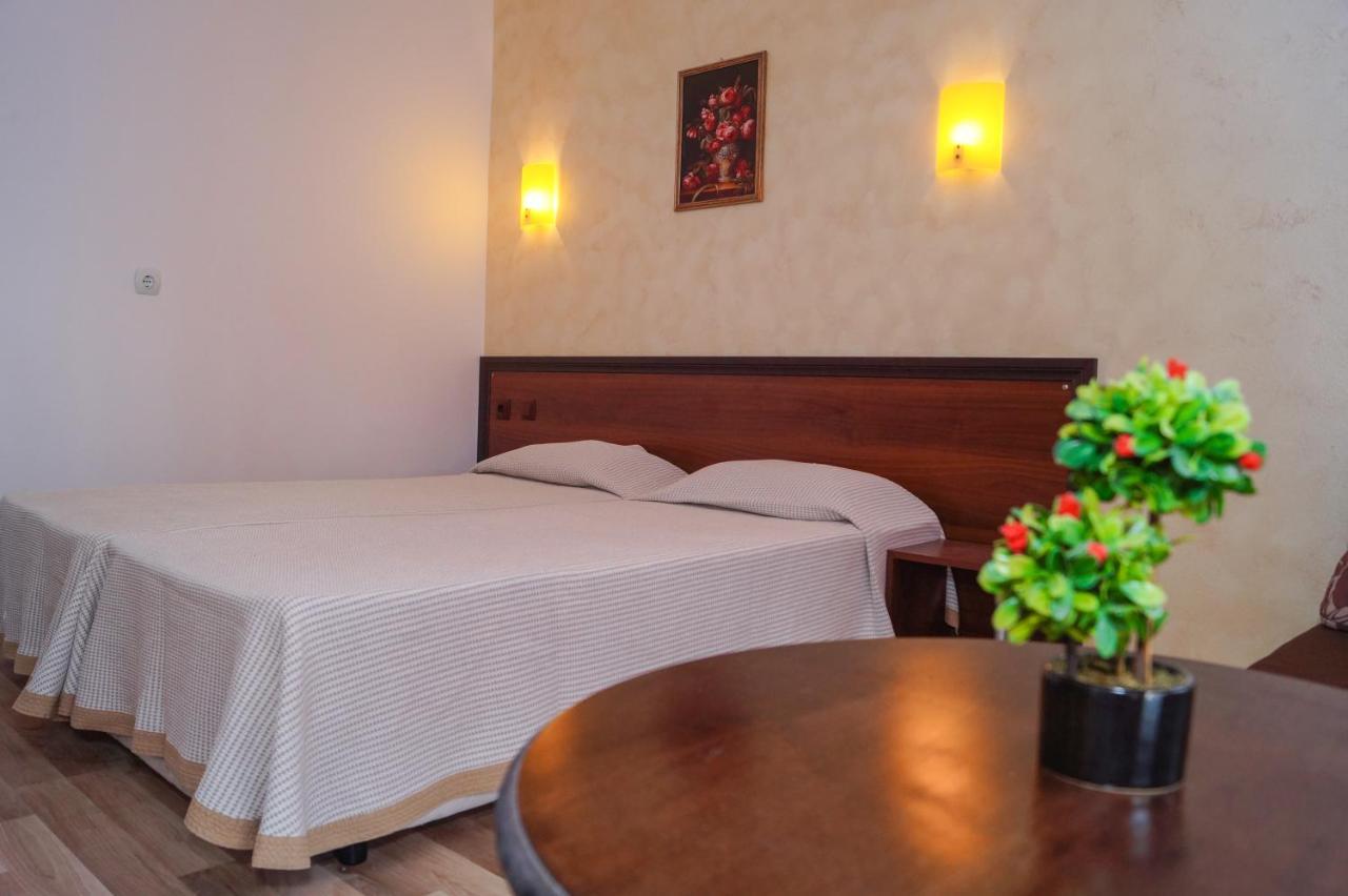 Chrystal Guest House Obzor Buitenkant foto
