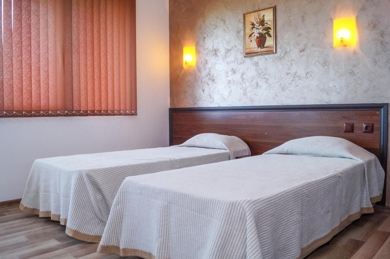 Chrystal Guest House Obzor Buitenkant foto