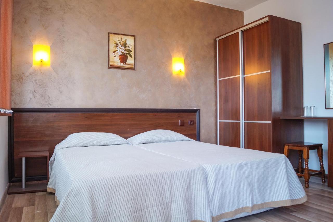 Chrystal Guest House Obzor Buitenkant foto