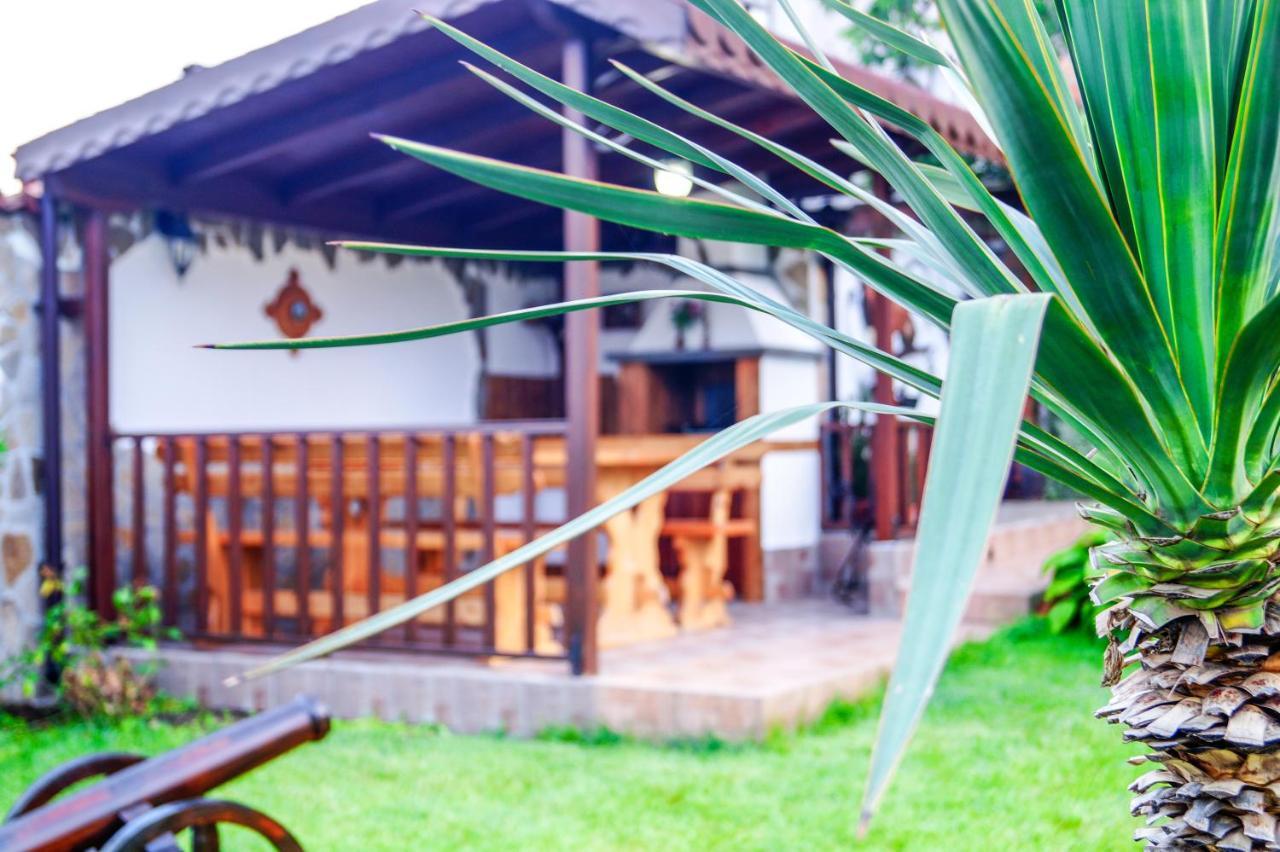 Chrystal Guest House Obzor Buitenkant foto